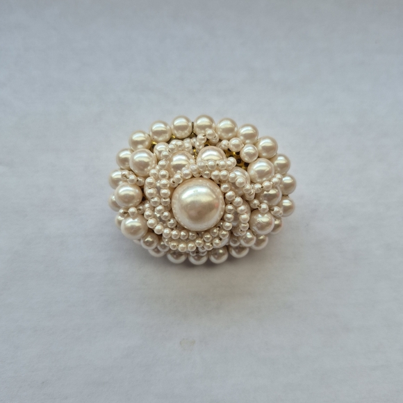 Faux Pearl Cluster Brooch - Picture 4 of 4